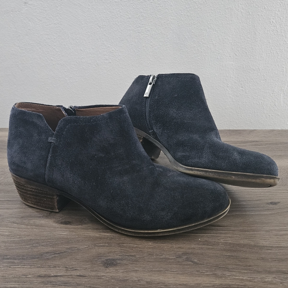 Lucky brand LP bardon2 suede deep blue almost charcoal booties with side zipper